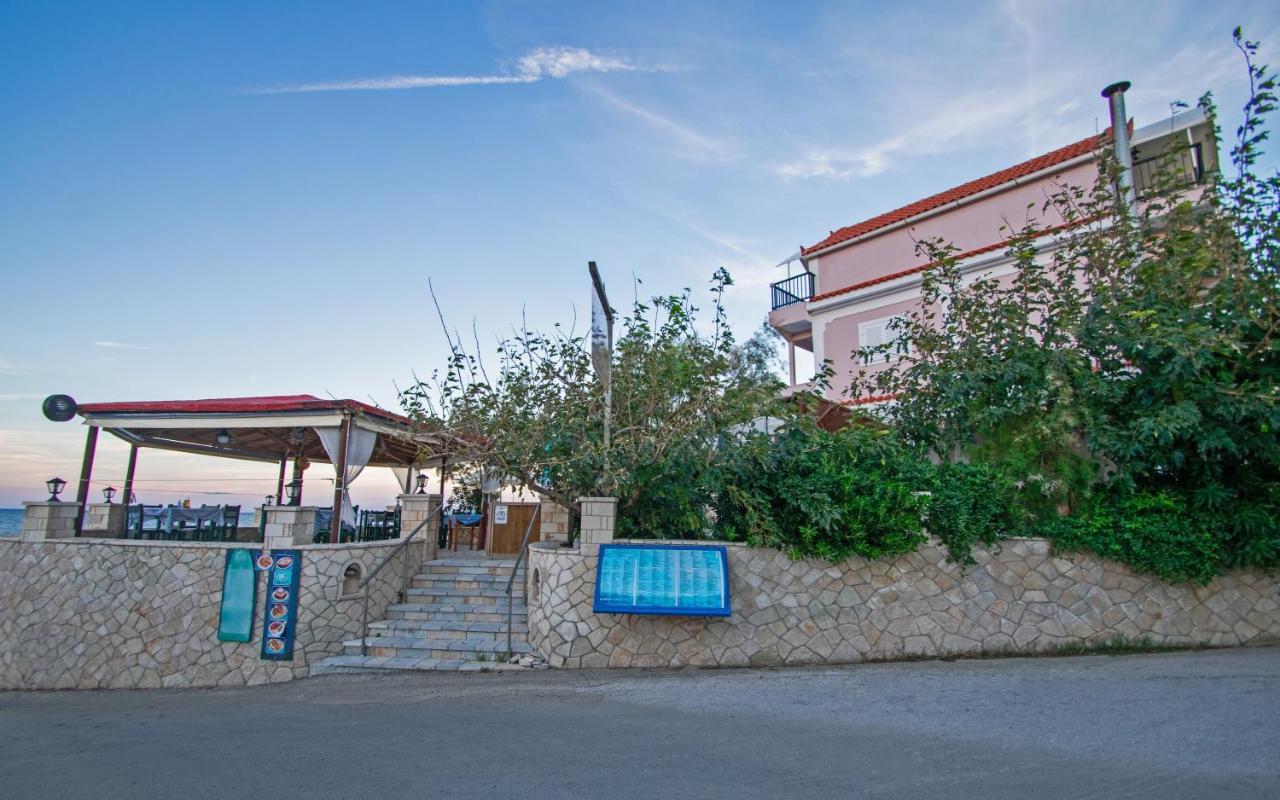 Apartment Psarou Ammoudi
